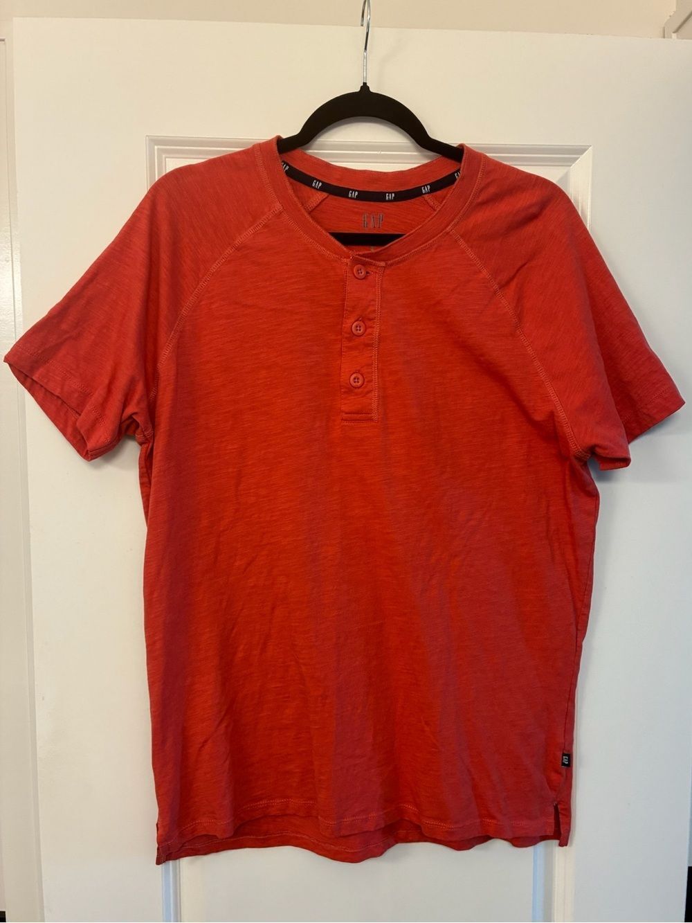 GAP Soft Cotton Raglan Short Sleeve Henley Shirt Baked Apple Red Men’s Medium